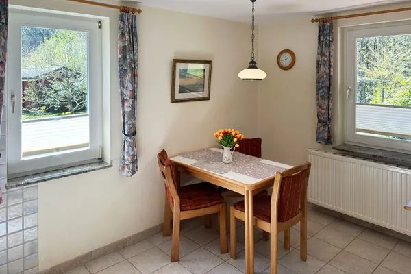 Essbereich in der Ferienwohnung Üüs Aran 4 in Süddorf auf Amrum Haus *Üüs Aran* Ferienwohnung *Üüs Aran 4*