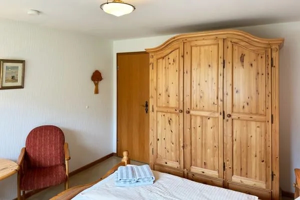 Schlafzimmer in der Ferienwohnung Üüs Aran 4 in Süddorf auf Amrum Haus *Üüs Aran* Ferienwohnung *Üüs Aran 4*
