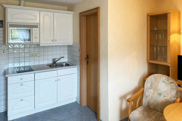 Küche in der Ferienwohnung Üüs Aran 6 in Süddorf auf Amrum Haus *Üüs Aran* Ferienwohnung *Üüs Aran 6*