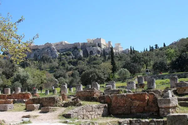 Antiker Markt mit Blick auf die Akropolis, Athen