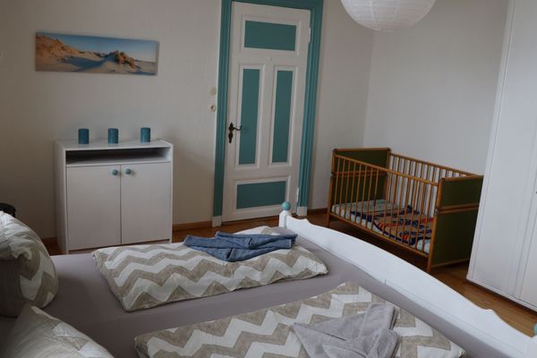  Ferienhaus " Alte Grundschule Berdum" Berdum - Schlafzimmer