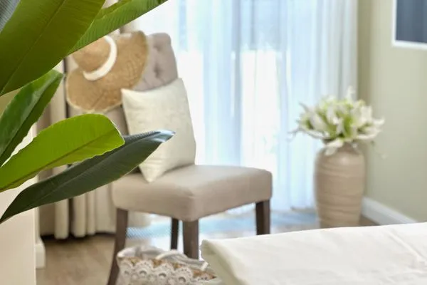 Stuhl, TV und Dekoration Logierhaus Friedrich WE 6 - "Strandperle"