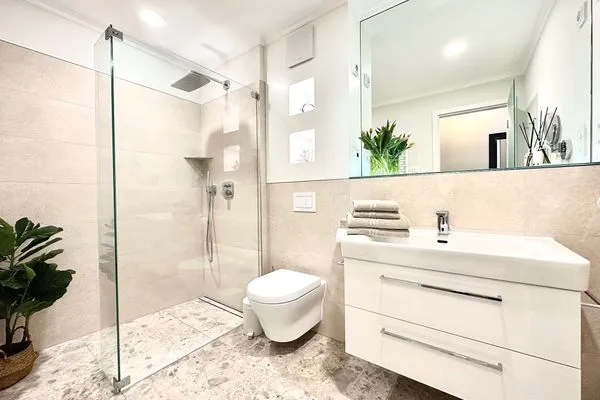 Badezimmer mit Dusche Logierhaus Friedrich WE 6 - "Strandperle"