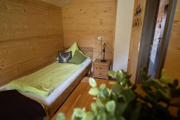 Schlafzimmer  Waldromantik - Feriendorf Via Claudia Haus 75