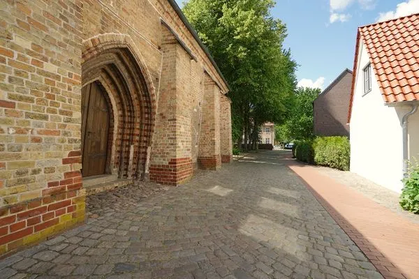 Blick auf Sehenswürdigkeit  Ferienwohnung 'Am Hafen' für 2 Personen mitten in der historischen Altstadt von Schleswig