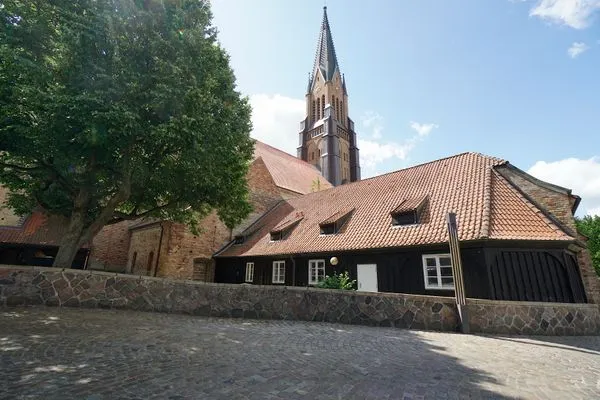 Nachbarschaft  Ferienhaus 'Lütt Huus' für bis zu sechs Personen im historischen Stadtkern von Schleswig