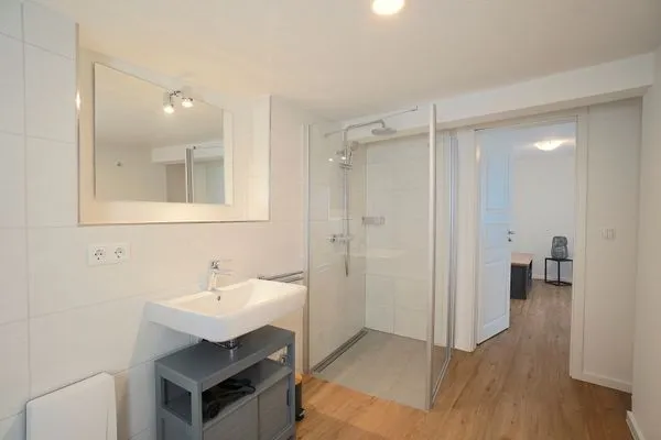 Badezimmer  Ferienwohnung 'Am Hafen' für 2 Personen mitten in der historischen Altstadt von Schleswig