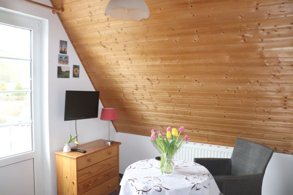 Pension Martens - Mansadenwohnung Wieck - Wohnzimmer