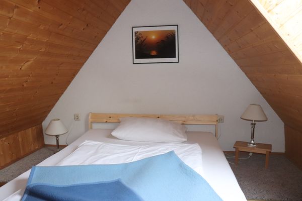 Pension Martens - Mansadenwohnung Wieck - Schlafzimmer