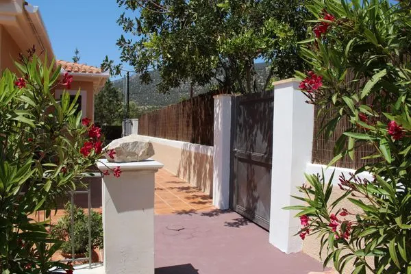 Fassade / Eingang  Myrto