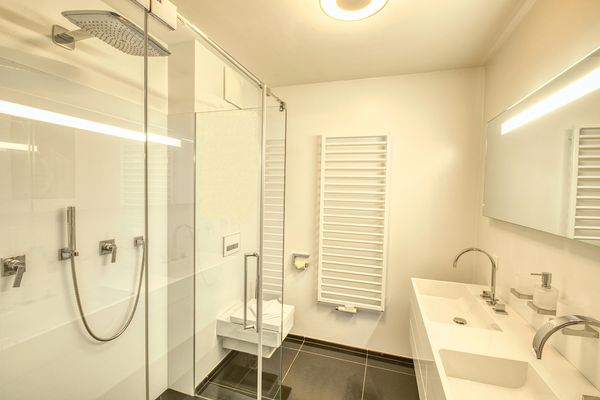 Lakeview Apartments Design-Suite Pasithéa Zell am See - Badezimmer