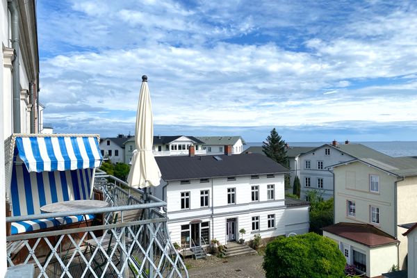 mit Strandkorb und Ostseeblick