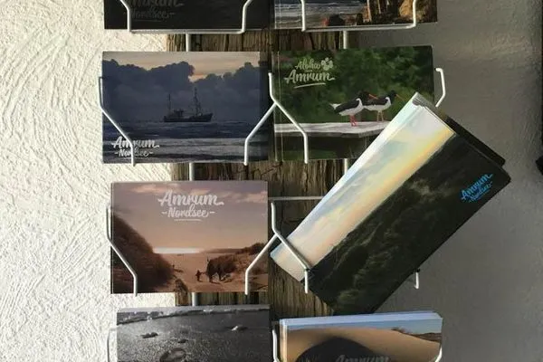 Postkartenwand im Hüs Sanskiin in Süddorf auf Amrum Hüs Sanskiin Ferienwohnung *Goodshenk*
