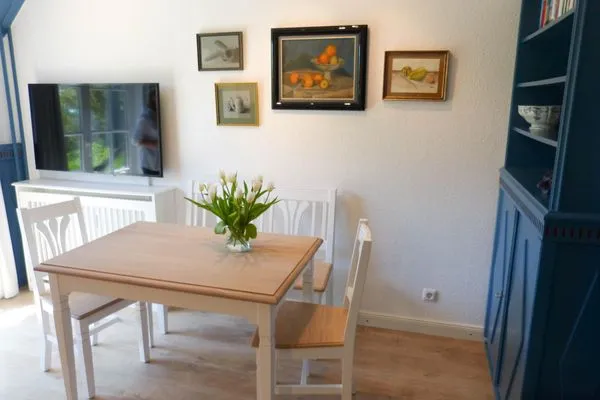Esstisch in der Ferienwohnung Reetblick in Norddorf auf Amrum Haus Pesel Ferienwohnung *Reetblick*
