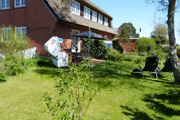 Garten der Ferienwohnung Reethuk in Norddorf auf Amrum Haus Pesel Ferienwohnung *Reethuk*