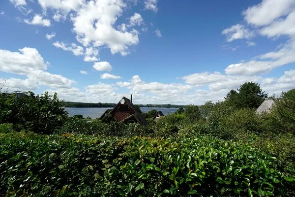 Gartenblick  Modernes Nurdachhaus in ruhiger Feriensiedlung direkt am Wittensee mit Seeblick