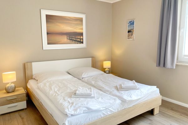 Schlafzimmer 1 mit Doppelbett