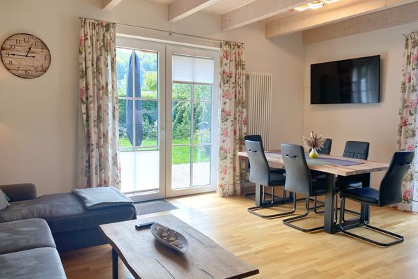 Wohnzimmer mit Essbereich