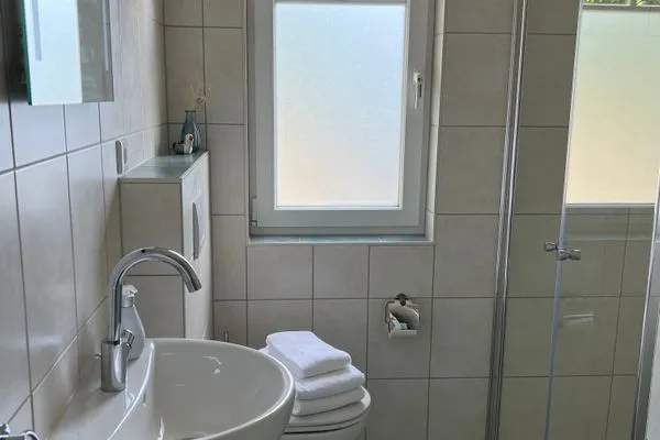 Badezimmer  Gemütliche Ferienwohnung Schleistübchen in Fahrdorf für 2 Personen