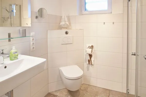 Badezimmer  Ferienwohnung Brise 5, mit SPIELSCHEUNE direkt am Wittensee
