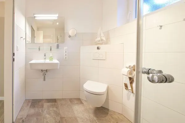 Badezimmer  Ferienwohnung Brise 5, mit SPIELSCHEUNE direkt am Wittensee