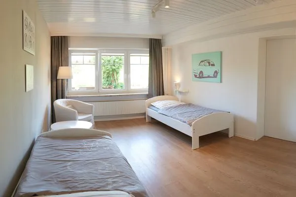 Schlafzimmer  Ferienwohnung Brise 5, mit SPIELSCHEUNE direkt am Wittensee