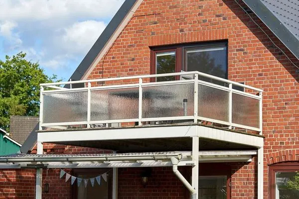 Hauptansicht  Ferienwohnung Waterkant direkt am Wittensee, mit SPIELSCHEUNE