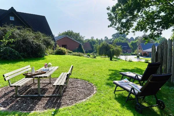 Garten  Ferienwohnung Wasserspiel am Wittensee - mit SPIELSCHEUNE