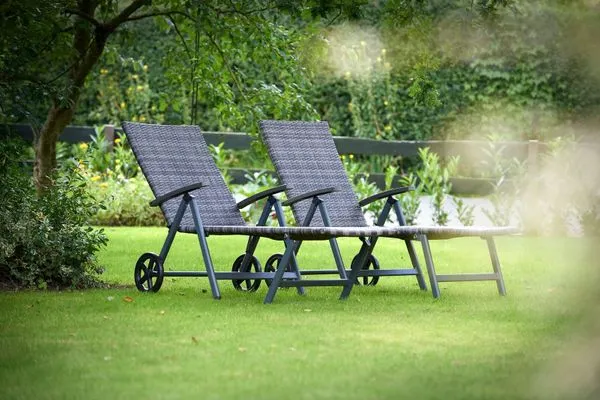 Garten  Ferienwohnung Waterkant direkt am Wittensee, mit SPIELSCHEUNE