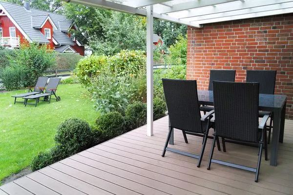 Terrasse  Ferienwohnung Waterkant direkt am Wittensee, mit SPIELSCHEUNE