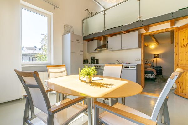 mit Blick ins Schlafzimmer