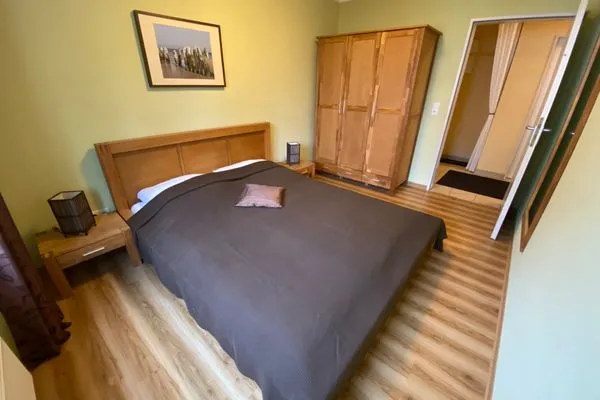 Schlafzimmer mit Doppelbett  Villa Beatrice - Wohnung 17
