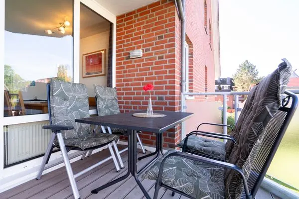 Terrasse mit gemütlicher Sitzecke  Ferienwohnung "Mühlenteich App. 14"