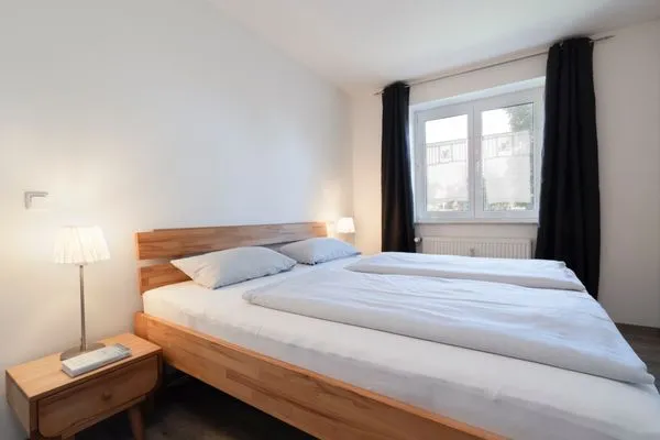 Schlafzimmer mit Doppel-Bett  Ferienwohnung "Mühlenteich App. 14"