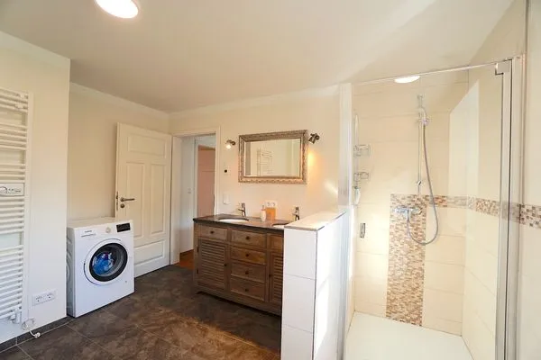 Badezimmer  Ferienwohnung Am Apfelbaum - romantische Remise direkt am Golfplatz und der Schlei