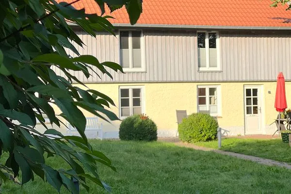Hauptansicht  Ferienwohnung Am Apfelbaum - romantische Remise direkt am Golfplatz und der Schlei