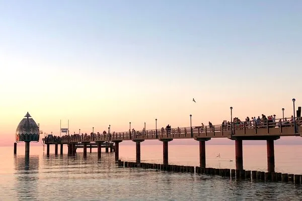 Seebrücke Zingst  Kuttels Koje