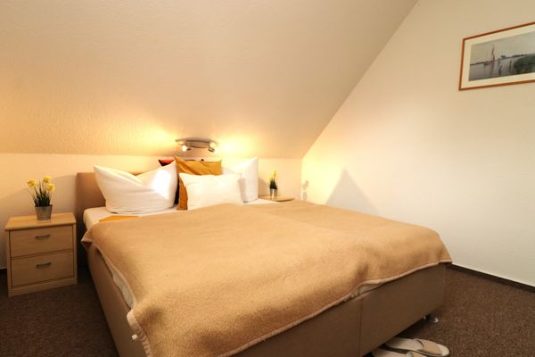 AM LEUCHTFEUER Haus Seeblick, App. 04 Ostseebad Wustrow - Schlafzimmer