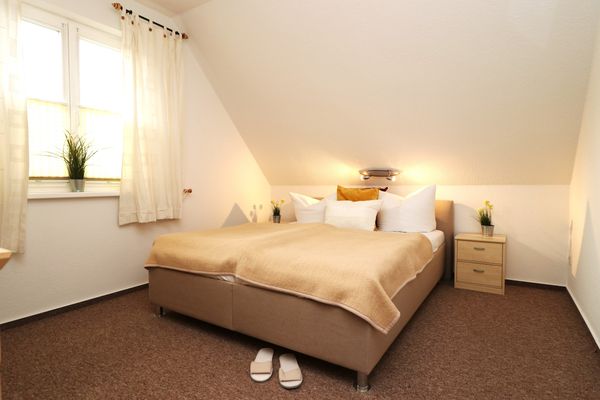 AM LEUCHTFEUER Haus Seeblick, App. 04 Ostseebad Wustrow - Schlafzimmer