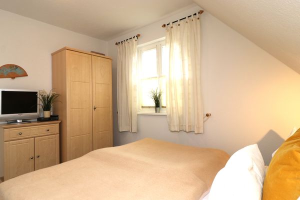 AM LEUCHTFEUER Haus Seeblick, App. 04 Ostseebad Wustrow - Schlafzimmer