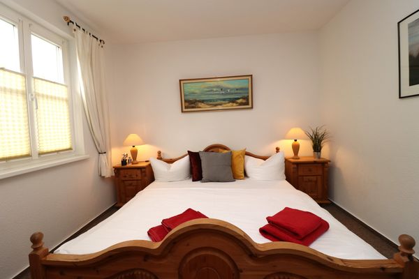 AM LEUCHTFEUER Haus Seeblick, App. 03 Ostseebad Wustrow - Schlafzimmer