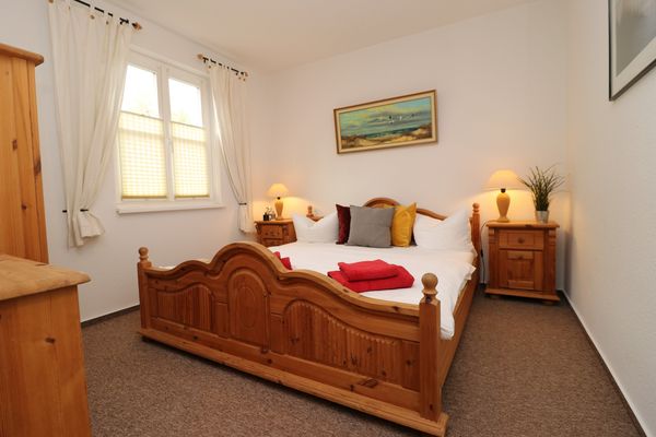 AM LEUCHTFEUER Haus Seeblick, App. 03 Ostseebad Wustrow - Schlafzimmer