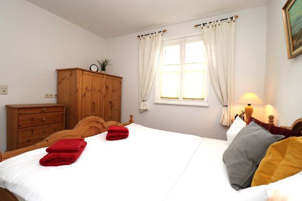 AM LEUCHTFEUER Haus Seeblick, App. 03 Ostseebad Wustrow - Schlafzimmer
