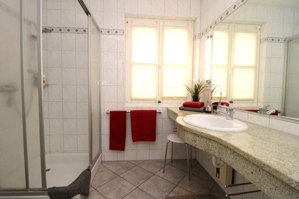 AM LEUCHTFEUER Haus Seeblick, App. 03 Ostseebad Wustrow - Badezimmer