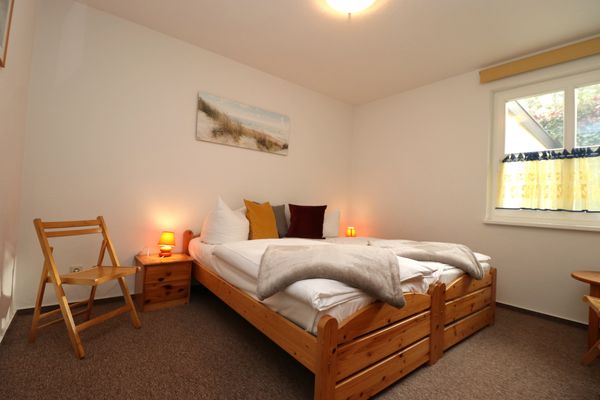 AM LEUCHTFEUER Haus Seeblick, App. 03 Ostseebad Wustrow - Schlafzimmer