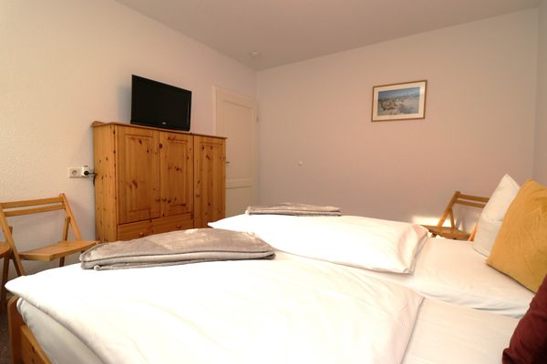 AM LEUCHTFEUER Haus Seeblick, App. 03 Ostseebad Wustrow - Schlafzimmer