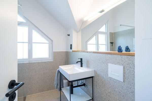  BLAUSAND am Kunstmuseum Ahrenshoop - Badezimmer