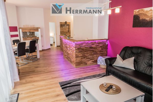 Ferienanlage Neuschwansteinblick Ferienwohnung 101 Ferienwohnungen in Füssen - Küche, Essbereich, Wohnzimmer
