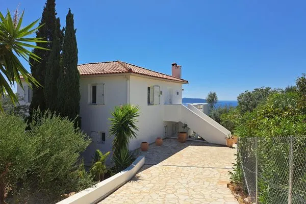 Fassade / Eingang  Villa Emilios