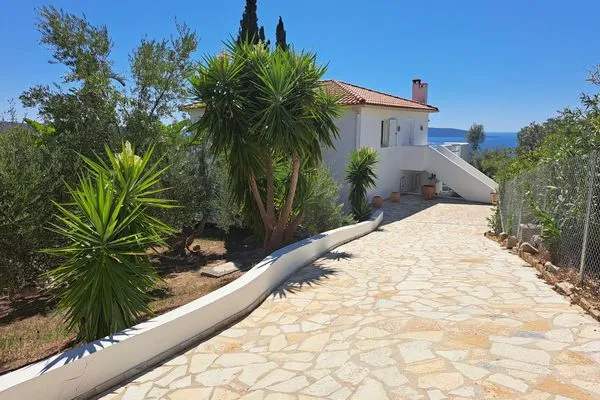 Hauptansicht  Villa Emilios